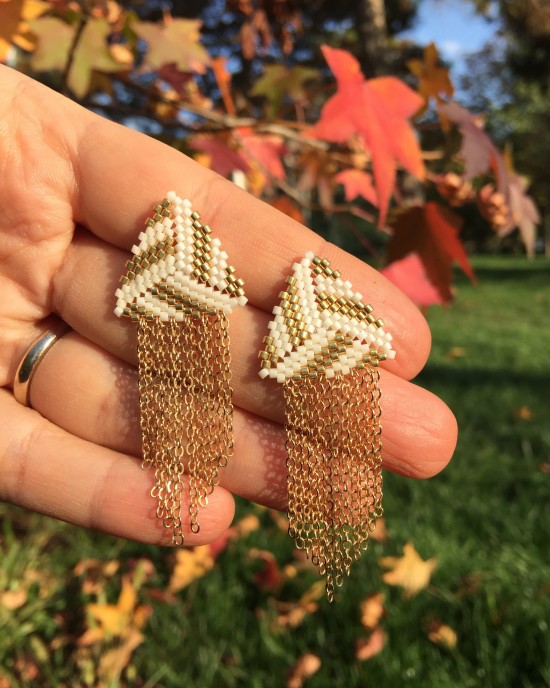 Zincirli Miyuki Üçgen Küpeler-Beyaz