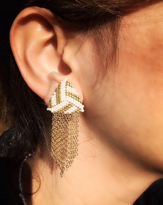 Zincirli Miyuki Üçgen Küpeler-Beyaz